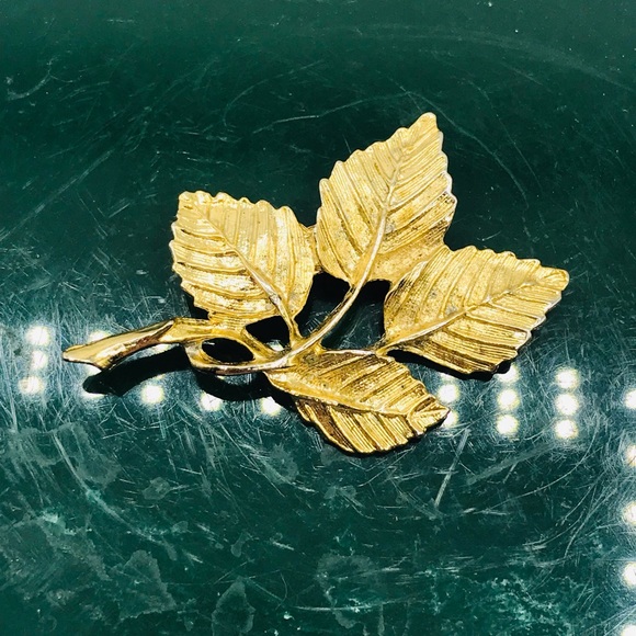 Vintage 70’s DuBarry Fifth Avenue textured leaf cluster brooch pin. - Picture 5 of 6